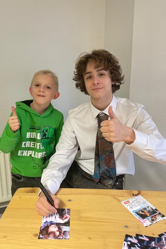Autogrammstunde in der Kinderschauspielschule Jesse Beyerling Milo Uferpark RTL