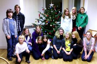 Die Kinder, Jugendlichen, das Team um Kathrin Beyerling wünschen eine schöne Vorweihnachtszeit, ein Frohes Fest und einen Guten Rutsch ins Jahr 2012