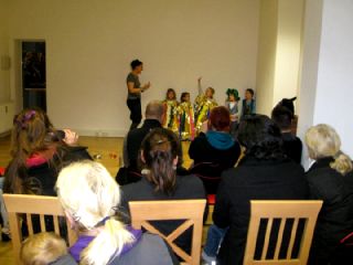 Erste Aufführung der Zwergengruppe, Kinderschauspielschule Magdeburg, Kathrin Beyerling, Olvenstedter Chaussee 2