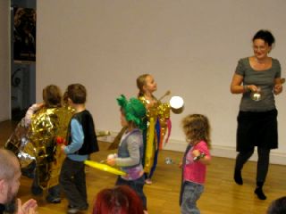 Erste Aufführung der Zwergengruppe, Kinderschauspielschule Magdeburg, Kathrin Beyerling, Olvenstedter Chaussee 28